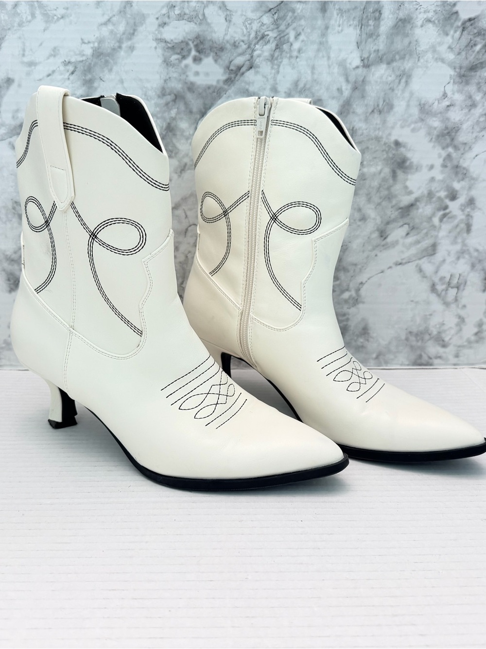 Universal Thread White Western-Stitch Kitten Heel Ankle Boots